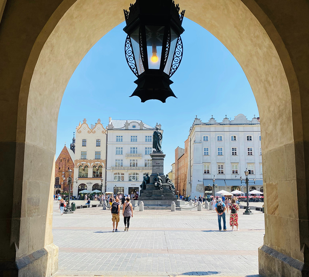 Potovanje_v_Krakov_-_Travel_to_Krakow_-_Photo_by_Grafi_Jeremiah_on_Unsplash.jpg