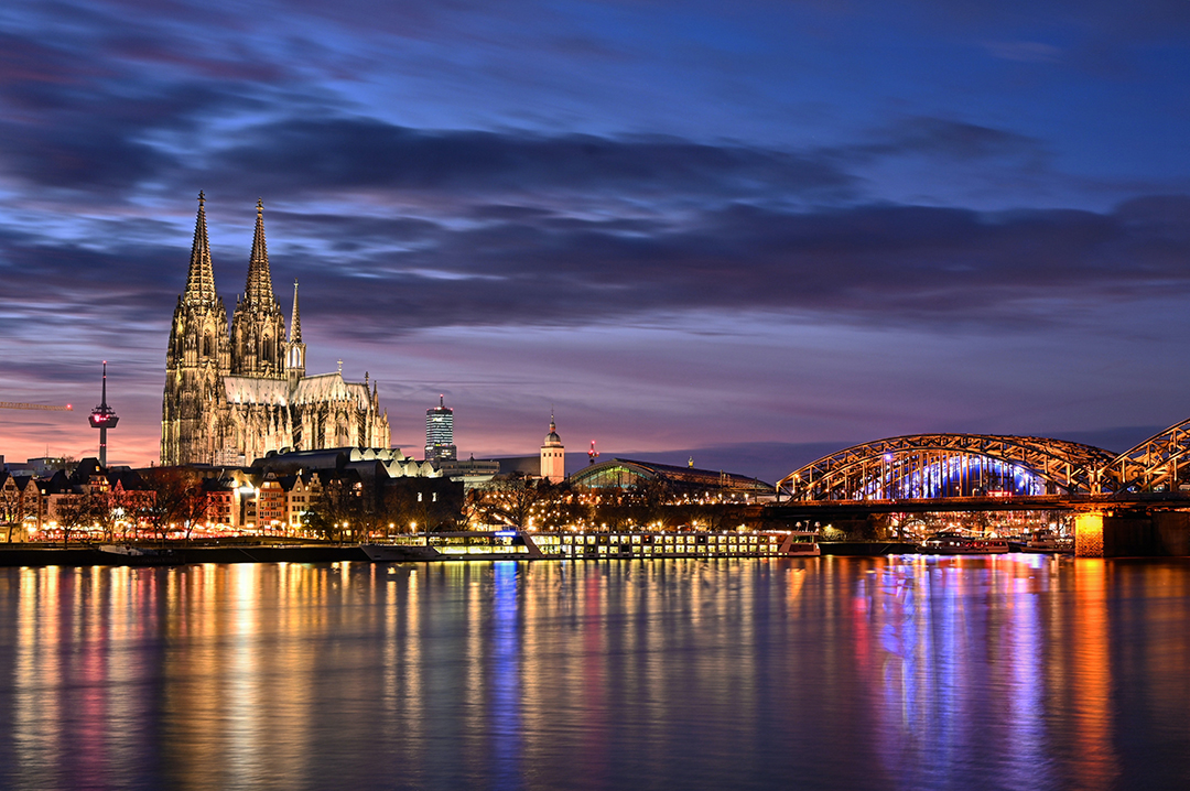 Potovanje_v_Koln_in_popotniski_nasveti_-_Traveling_to_Cologne_and_travel_tips_-_Photo_by_Roman_Burki_on_Unsplash.jpg