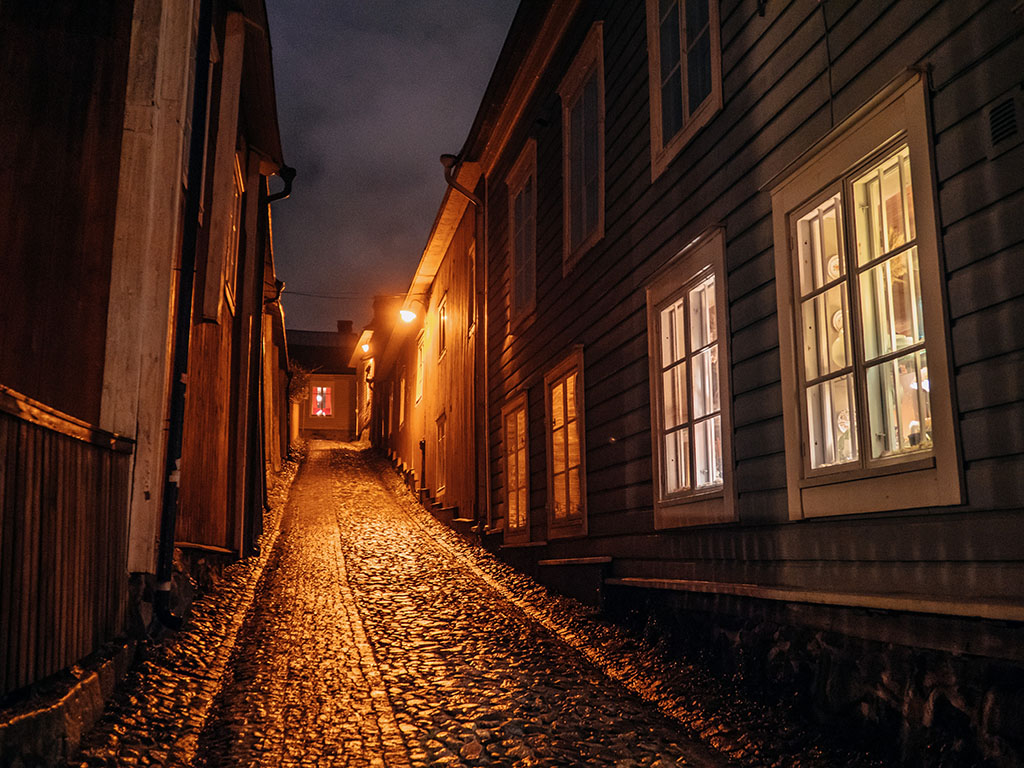 Travel_to_Porvoo_-_Potovanje_v_Porvoo_-_Photo_by_Tapio_Haaja_on_Unsplash.jpg