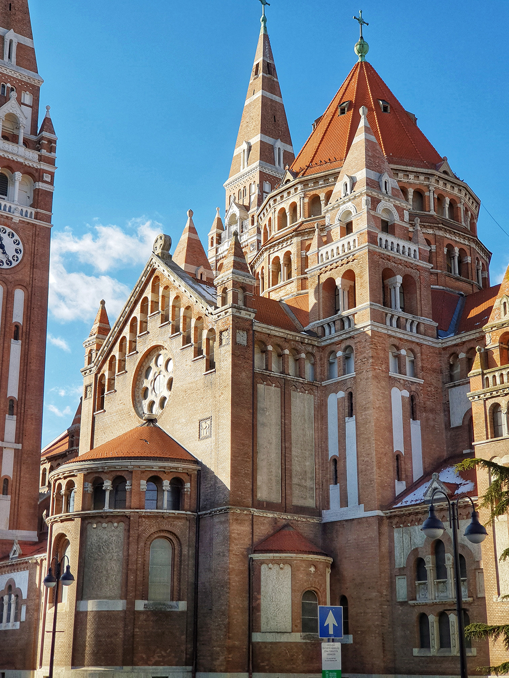 Izlet_v_Szeged_na_Madzarskem_-_Trip_to_Szeged_in_Hungary_-_Photo_by_Bascarau_Claudiu_on_Unsplash.jpg