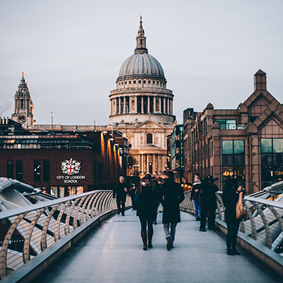Potovanje_v_London_-_A_trip_to_London_-_Photo_by_Anthony_DELANOIX_on_Unsplash_-_400x400.jpg