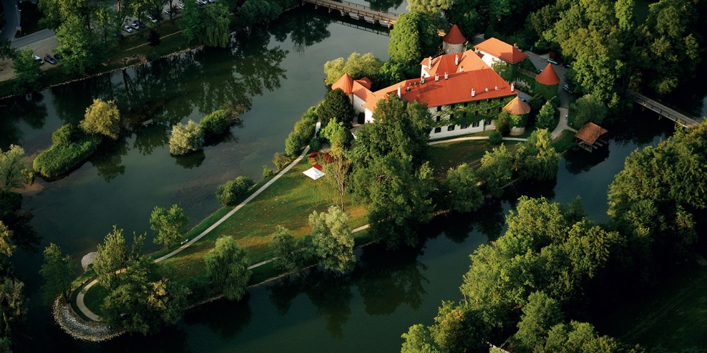 Otocec_Castle_www.grad-otocec.com.jpg