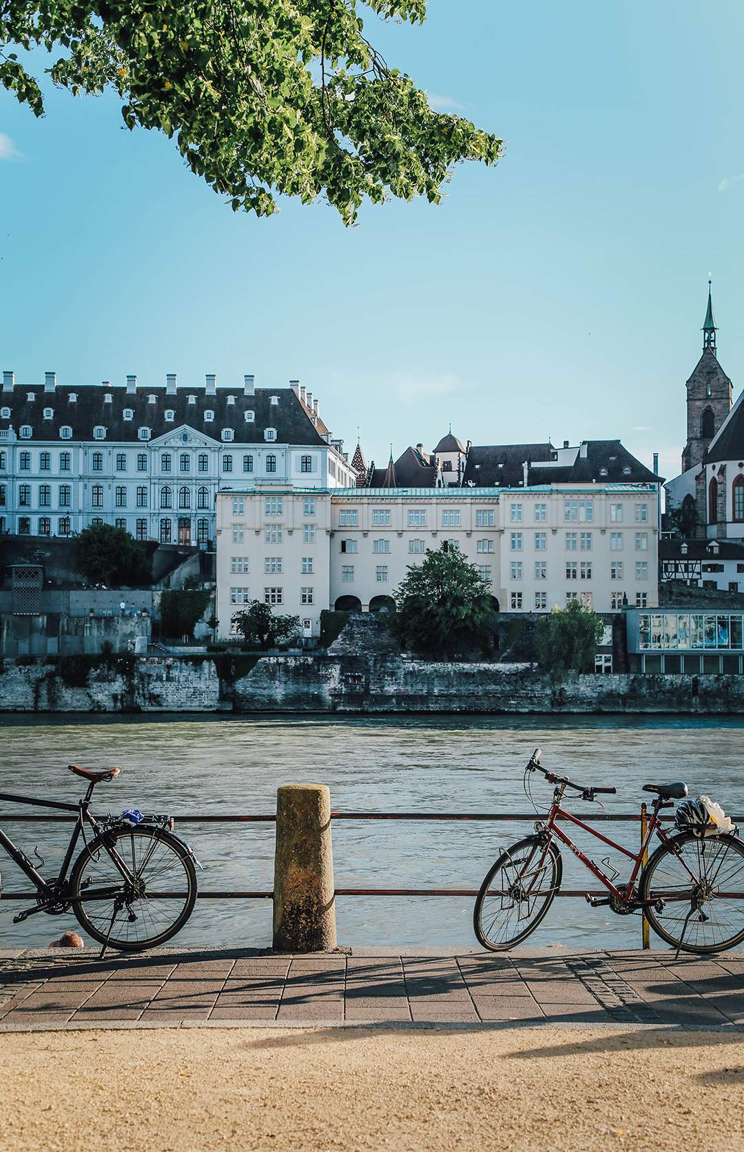 Popotniski_nasveti_za_izlet_v_Basel_-_Travel_tips_for_a_trip_to_Basel_-_Photo_by_Abi_Hinchley_on_Unsplash.jpg