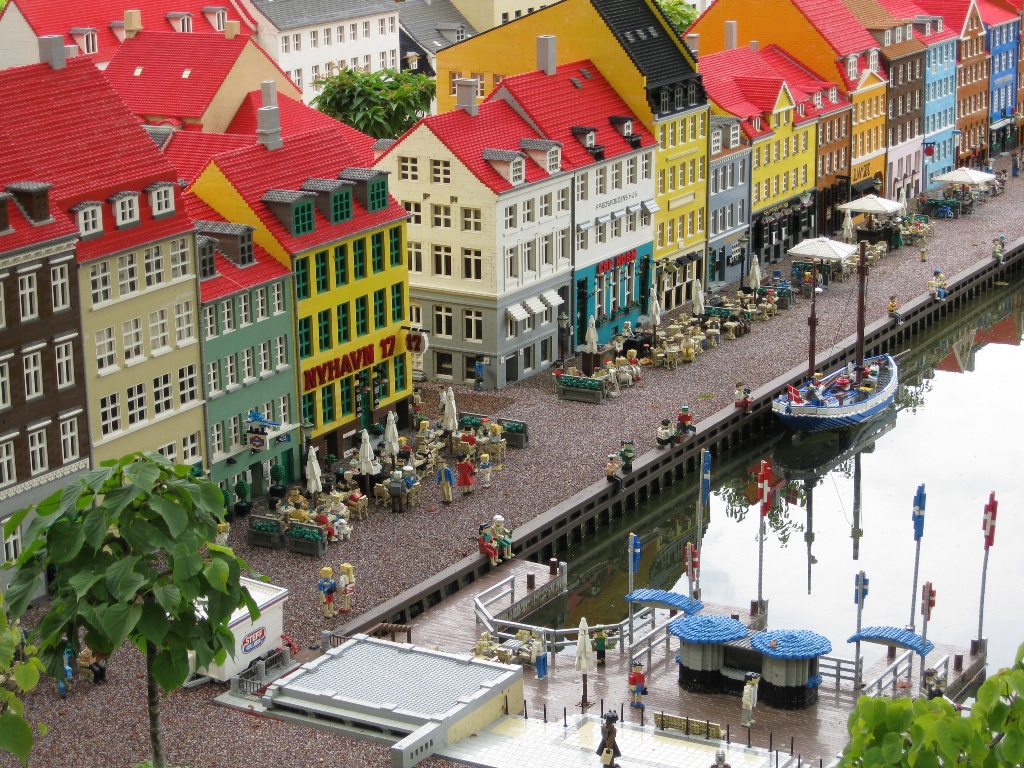 Legoland_-_Image_by_MARKTPLATZRehburg-Loccum_from_Pixabay.jpg