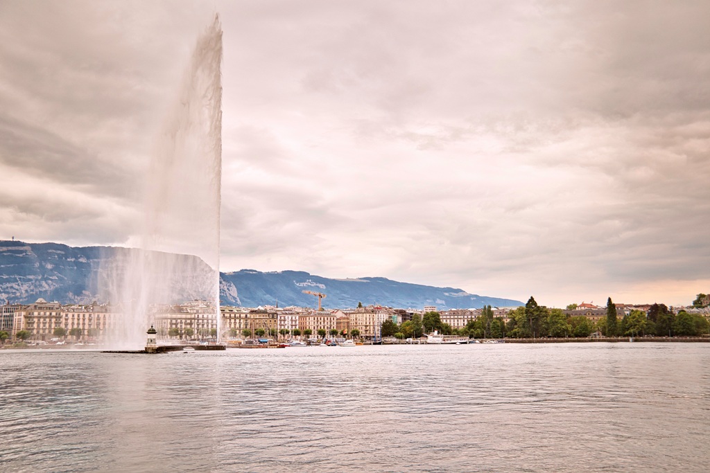 Geneva_-_fountain_-_Image_by_Piero_Di_Maria_from_Pixabay.jpg