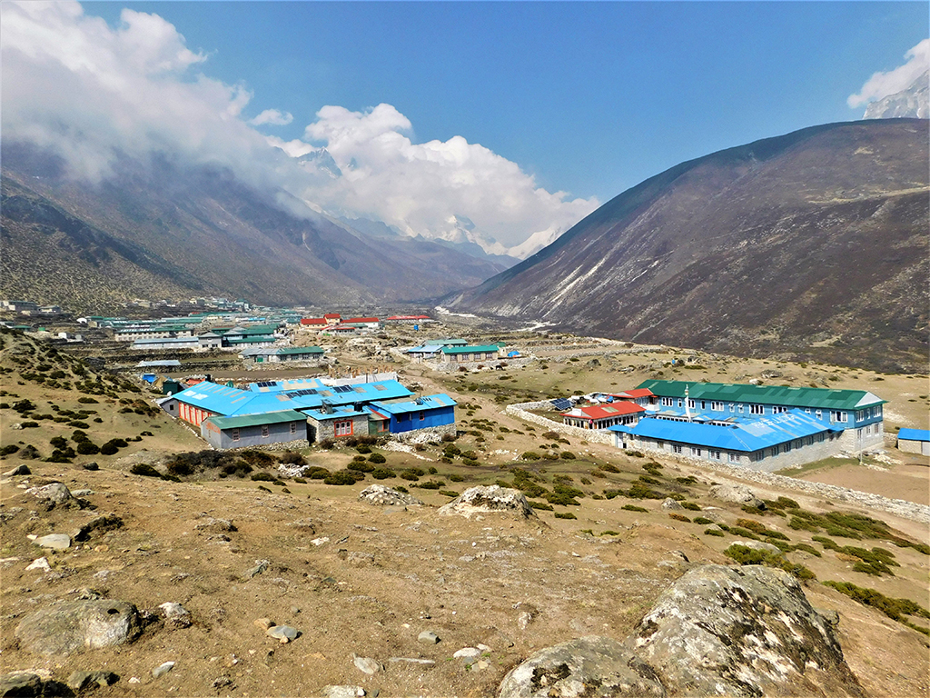 Nepal_trekking_-_Nepal_Treking_-_Village_Dingboche.jpg