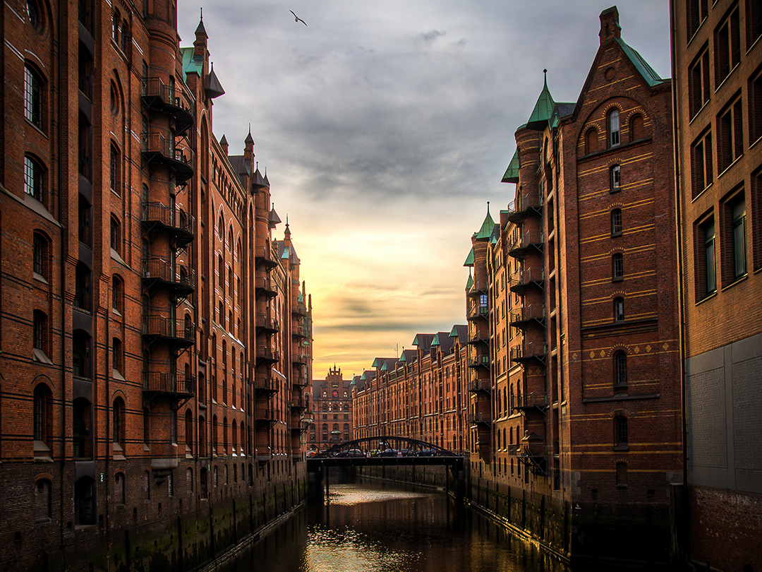 Potovanje_v_Hamburg_-_Travel_to_Hamburg_-_Photo_by_Meduana_on_Unsplash_1.jpg
