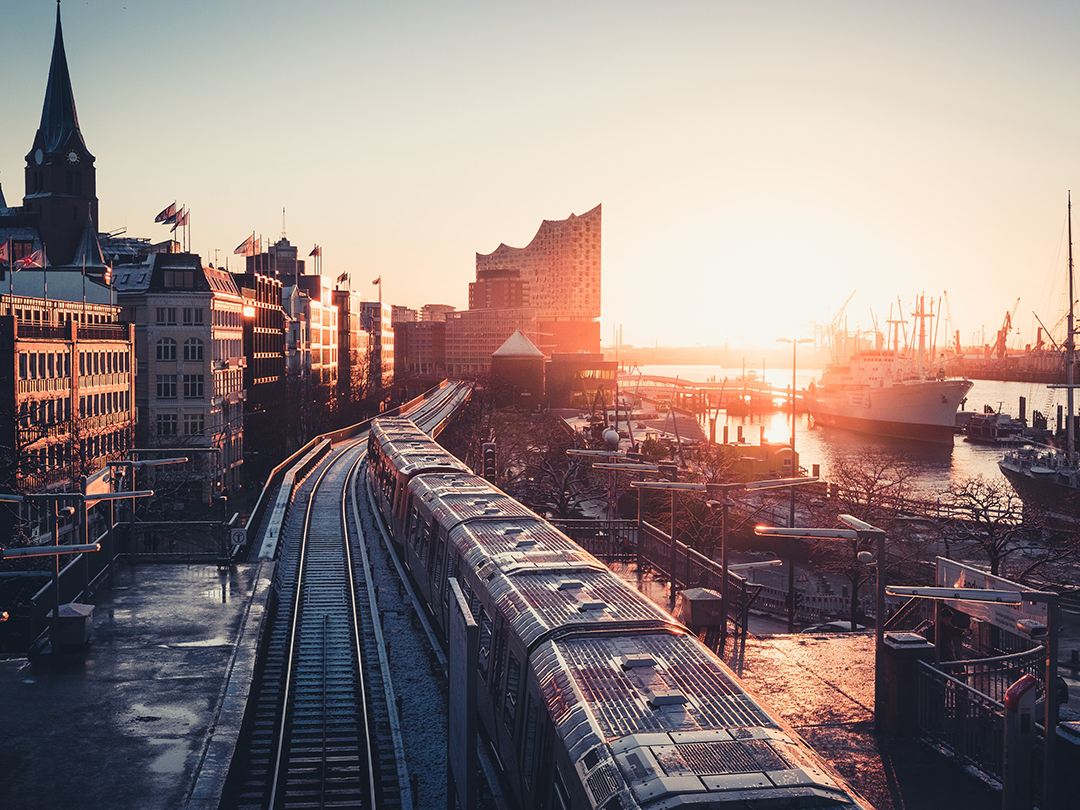 Potovanje_v_Hamburg_-_Travel_to_Hamburg_-_Photo_by_Patrick_Rosenkranz_on_Unsplash.jpg
