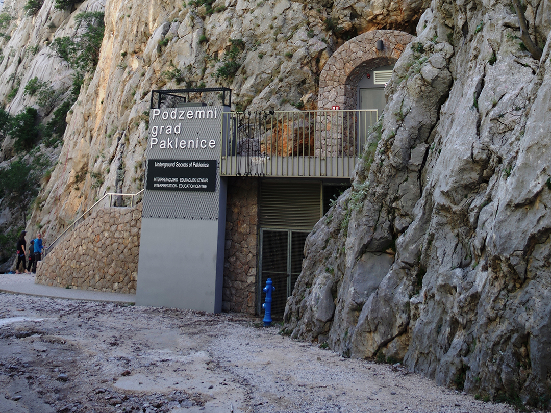 Skrivnostno_podzemlje_Hrvaske_-_The_mysterious_underground_of_Croatia_-_Velebit_underground.JPG