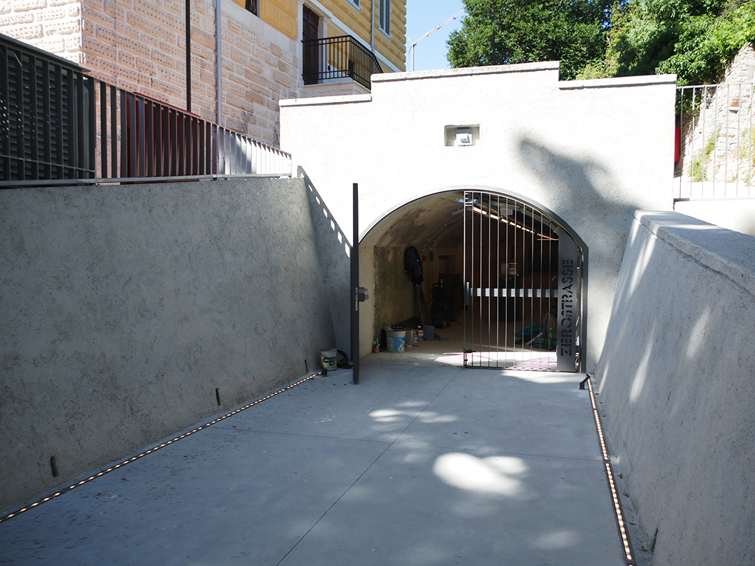 Skrivnostno_podzemlje_Hrvaske_-_The_mysterious_underground_of_Croatia_-_Zerostrasse_entrance.JPG
