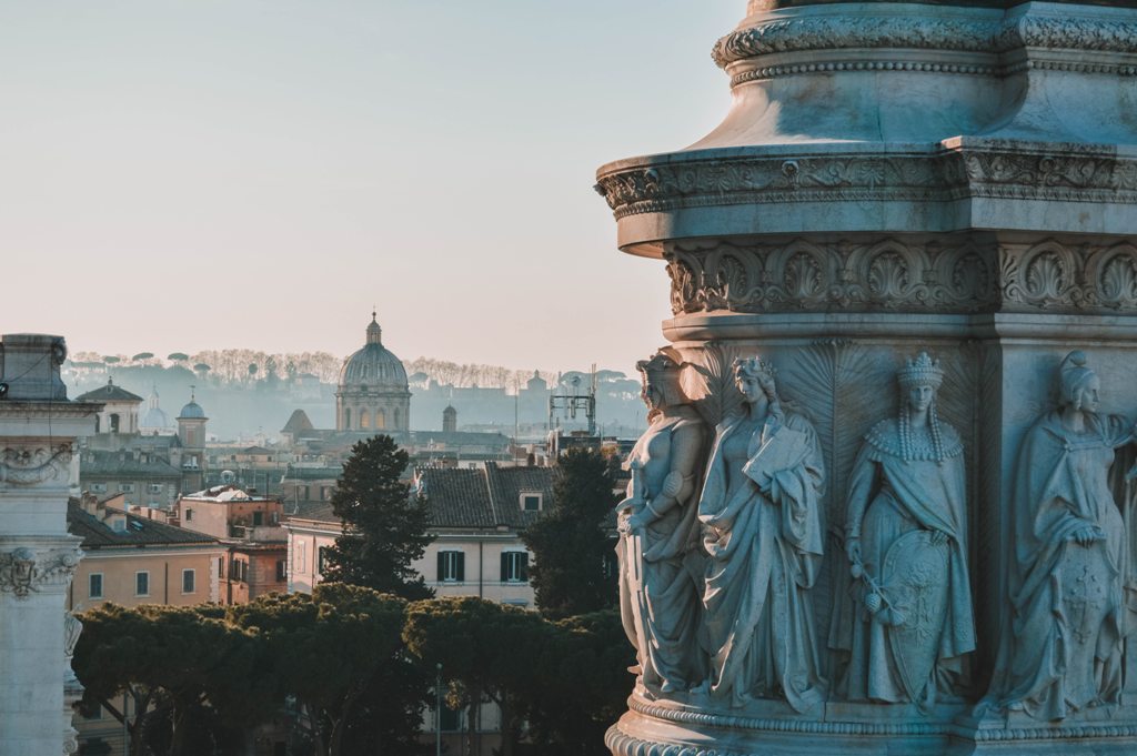 Ogledi_in_znamenitosti_Rima_-_Sightseeing_and_Attractions_in_Rome_-_Photo_by_Carlos_Ibanez_on_Unsplash.jpg