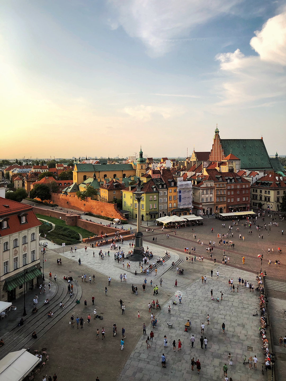 Ogled_Varsave_-_Tour_of_Warsaw_-_Photo_by_Victor_Malyushev_on_Unsplash.jpg