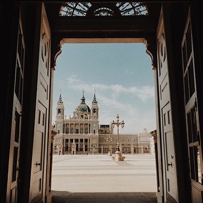02_Attractions_of_Madrid_-_Znamenitosti_Madrida_-_Photo_by_Erica_Zhao_on_Pexels_400x400.jpg