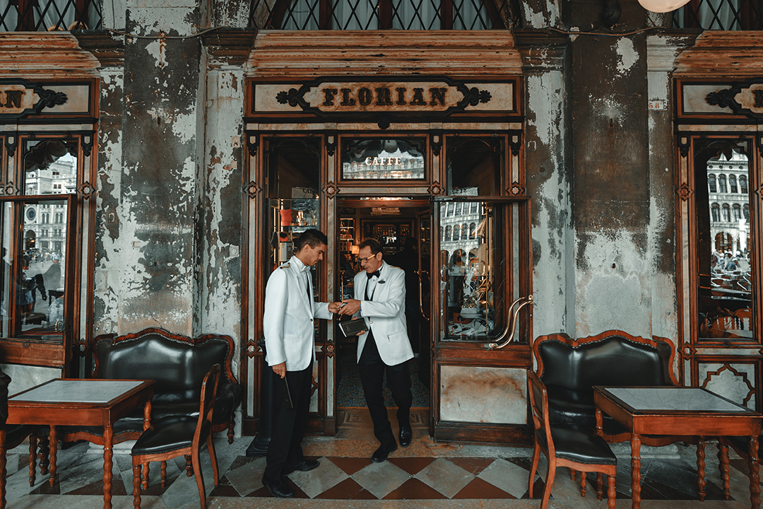 07_Kaj_si_ogledati_v_Benetkah_-_What_to_see_in_Venice_-_Photo_by_Clay_Banks_on_Unsplash.jpg
