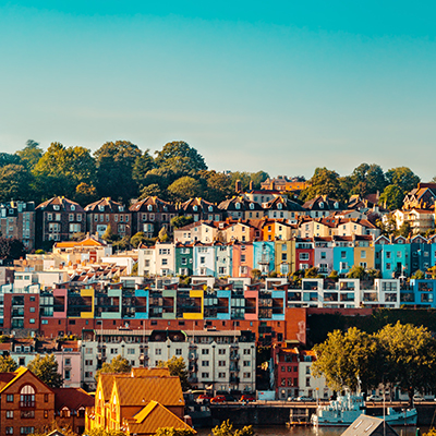 01_Izlet_v_anglesko_mesto_Bristol_-_A_trip_to_the_English_city_of_Bristol_-_Photo_by_Martyna_Bober_on_Unsplash_400x400.jpg