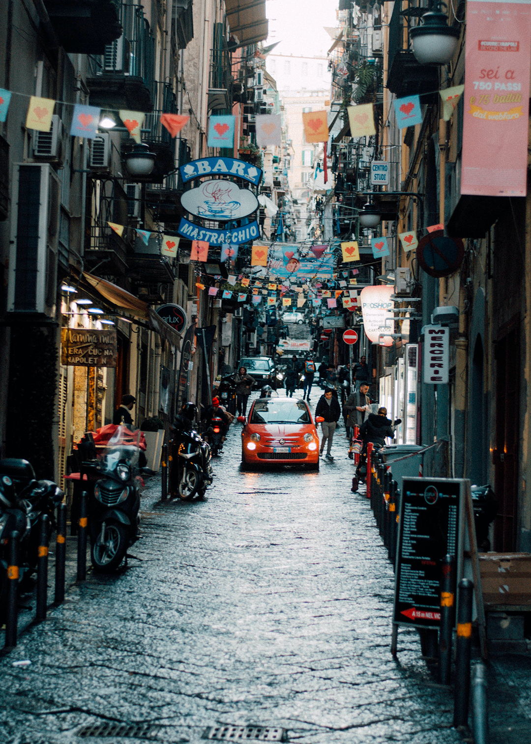 02_Popotniski_nasveti_za_Neapelj_-_Travel_tips_for_Naples_-_Photo_by_Marianna_Berno_on_Unsplash.jpg