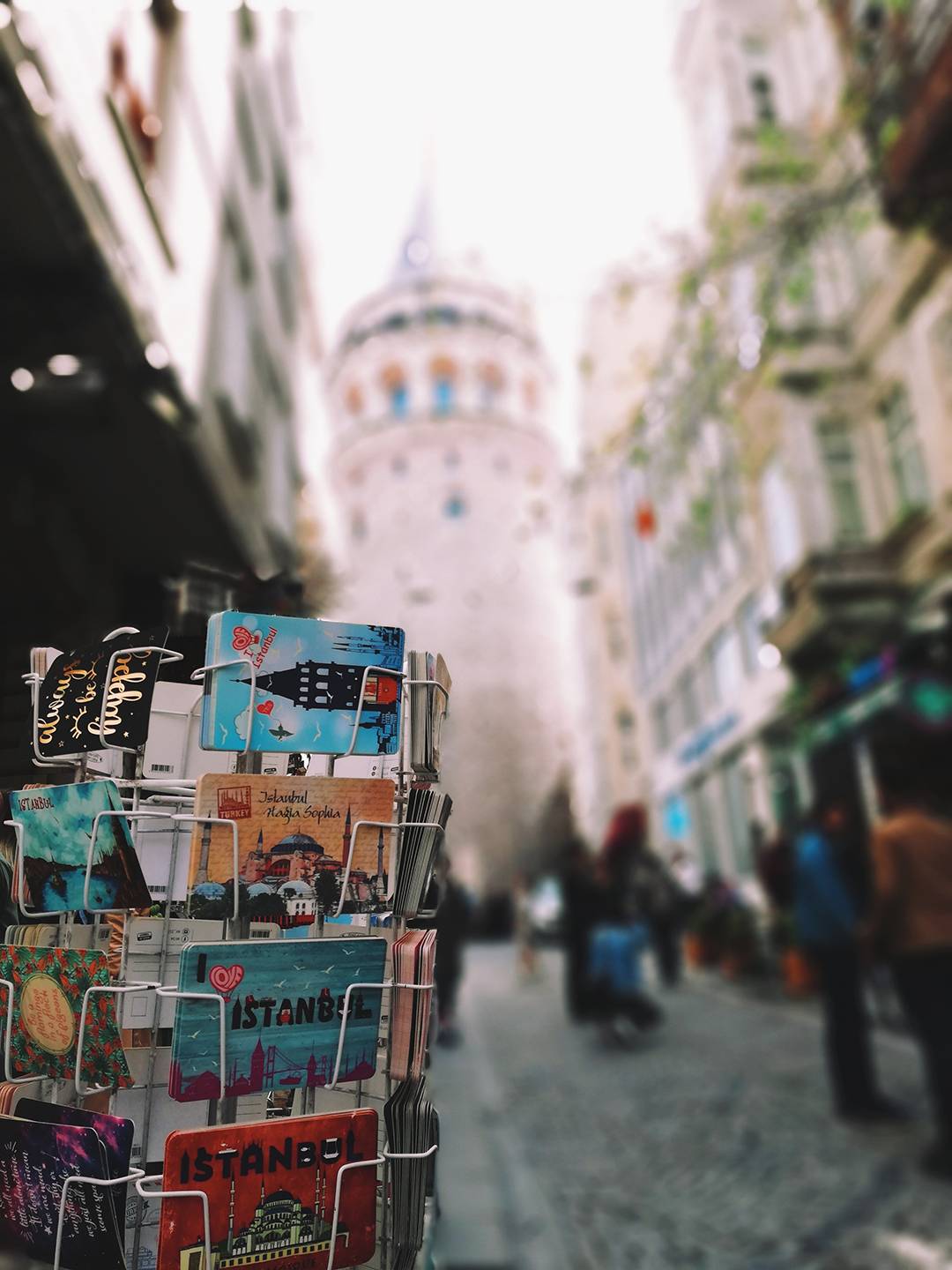 Posiljanje_razglednic_-_Sending_postcards_-_Photo_by_Zeynep_Merve__Klc_Cakr_via_Pexels.jpg
