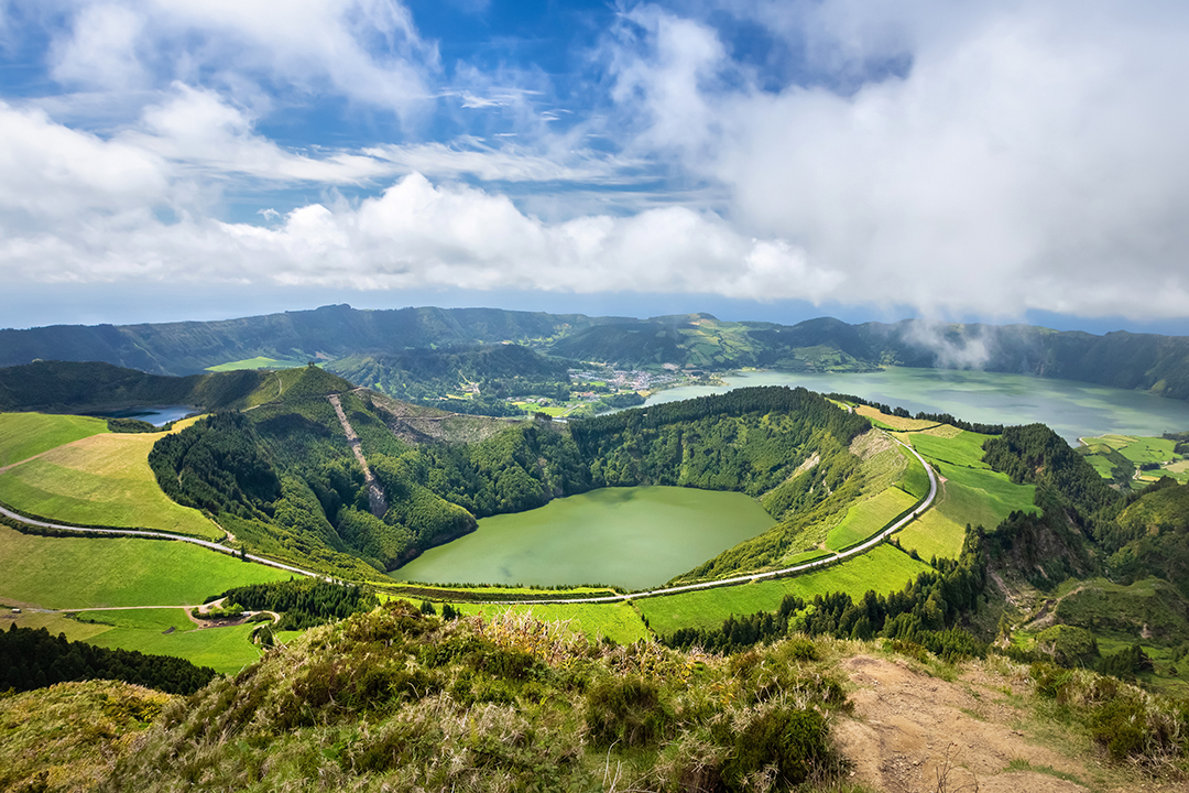 02_Raziskovanje_otocja_Azori_-_Exploring_the_Azores_-_ENVATO.jpg