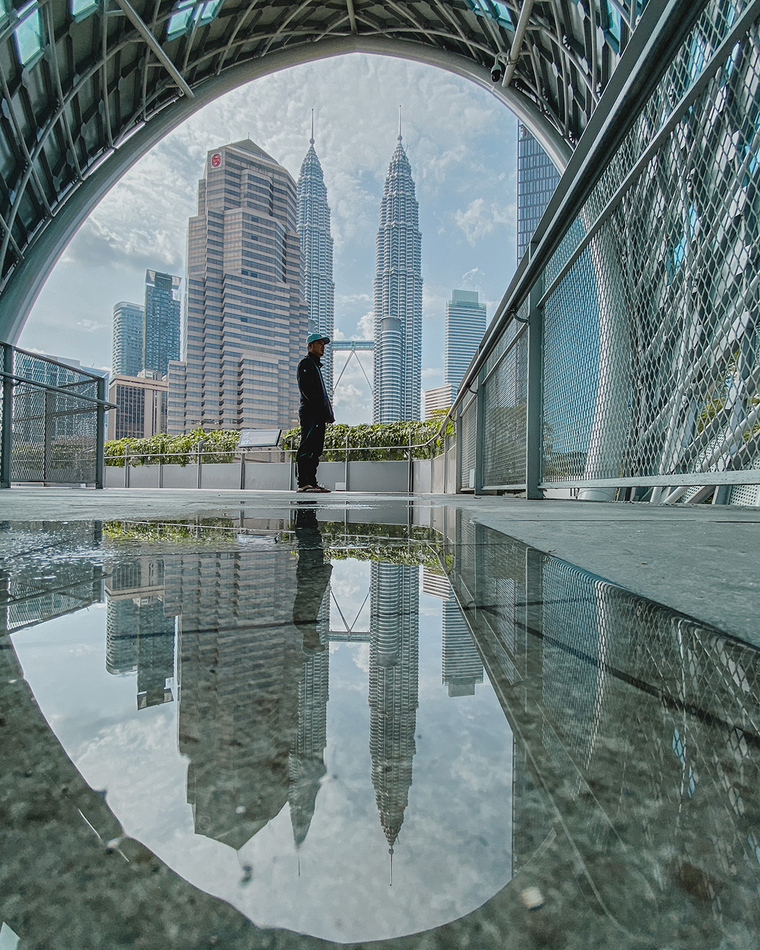 02_Potovanje_v_Kuala_Lumpur_-_Traveling_to_Kuala_Lumpur_-_ENVATO.jpg