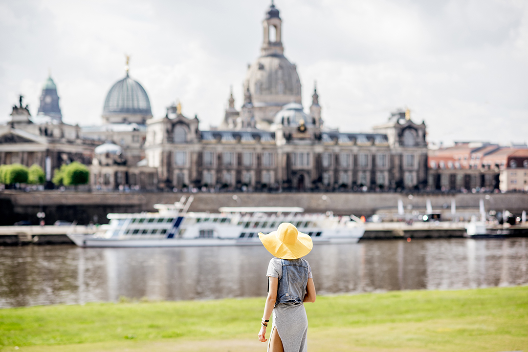 01_Potovanje_v_Dresden_-_Journey_to_Dresden_-_ENVATO.jpg