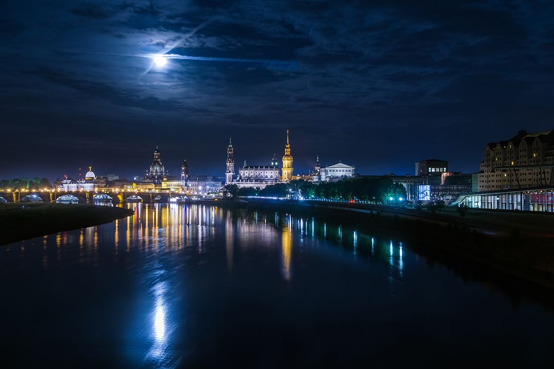 05_Potovanje_v_Dresden_-_Journey_to_Dresden_-_ENVATO.jpg