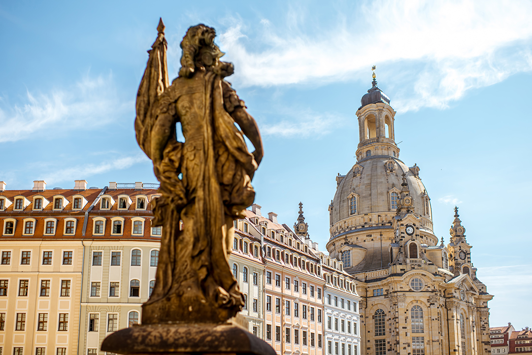 06_Potovanje_v_Dresden_-_Journey_to_Dresden_-_ENVATO.jpg