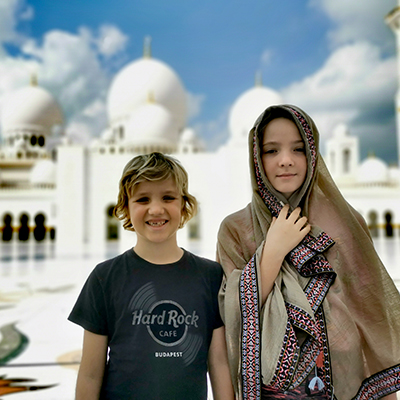 01_Potovanje_v_Zdruzene_arabske_emirate_Trip_to_the_United_Arab_Emirates_400x400.jpg