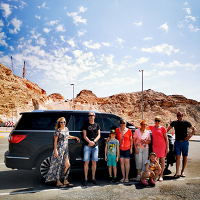 01_Druzinsko_potovanje_v_Emirate_-_Family_trip_to_the_Emirates_400x400.jpg