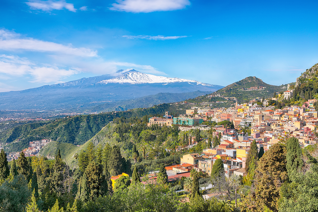 03_Odkrivanje_in_potovanje_po_Italiji_-_Discovering_and_traveling_around_Italy_-_ENVATO.jpg