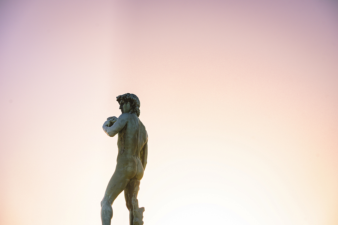 04_Odkrivanje_in_potovanje_po_Italiji_-_Discovering_and_traveling_around_Italy_-_ENVATO.jpg