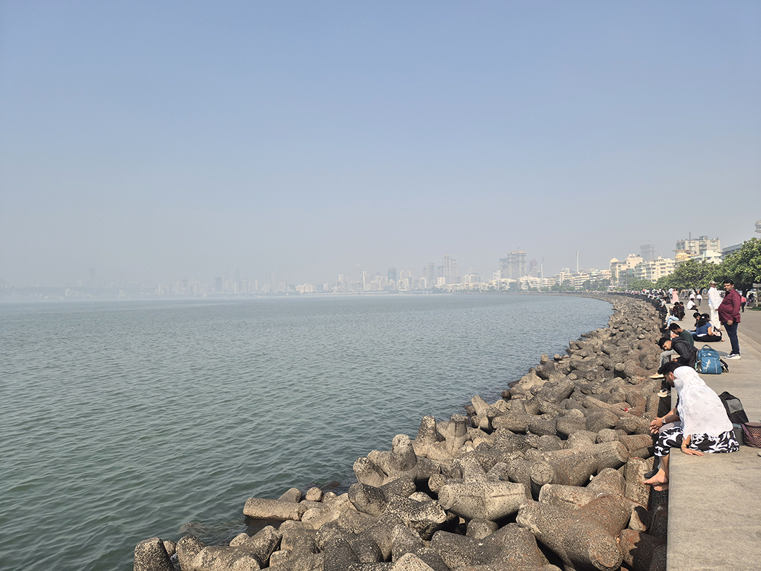 Promenada Marine Drive ob Arabskem morju je eno najbolj živahnih in prepoznavnih območij Mumbaja.