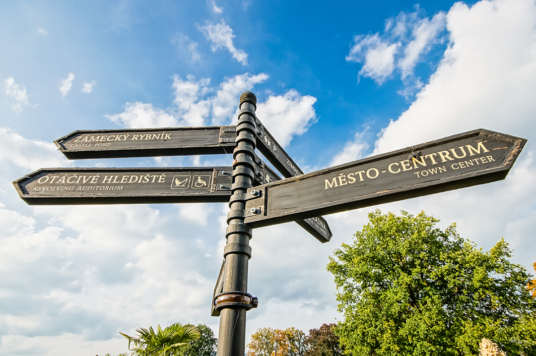 Turistični kažipoti do znamenitosti v Češkem Krumlovu
