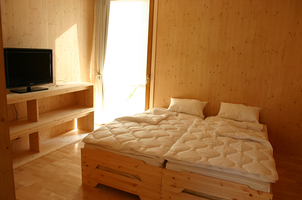 Soba z zakonsko posteljo – Double Room at Hostel Punkl
