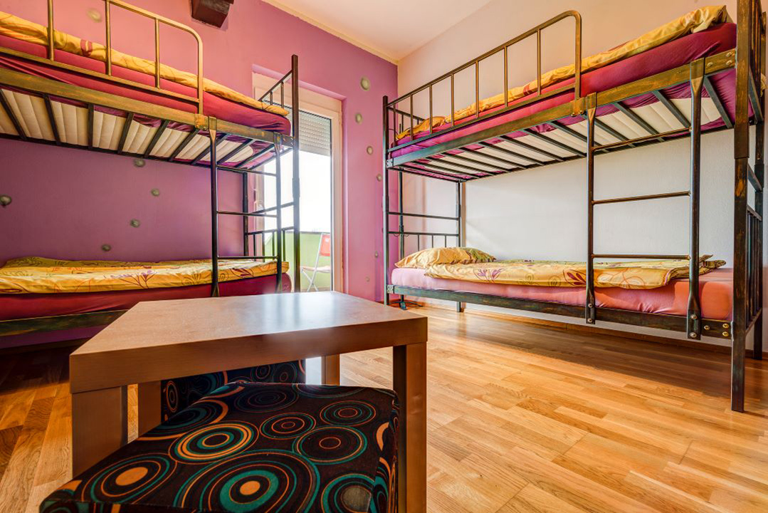 Hostel_Ociski_Raj_-_Kozina.jpg